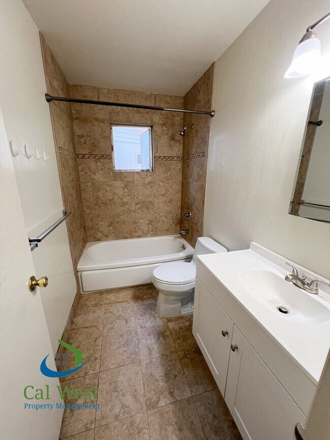 Building Photo - 10600 E Estates Dr