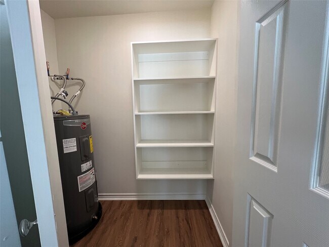 Building Photo - 1231 Sycamore Ave