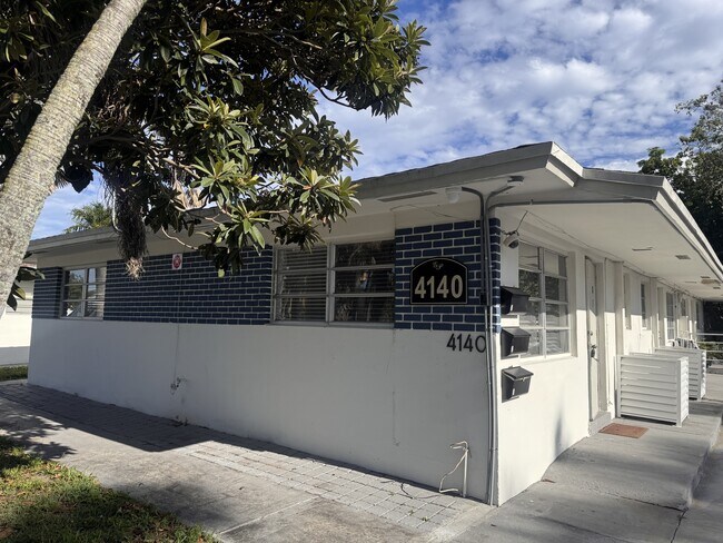 Building Photo - 4140 SW 24th Ct