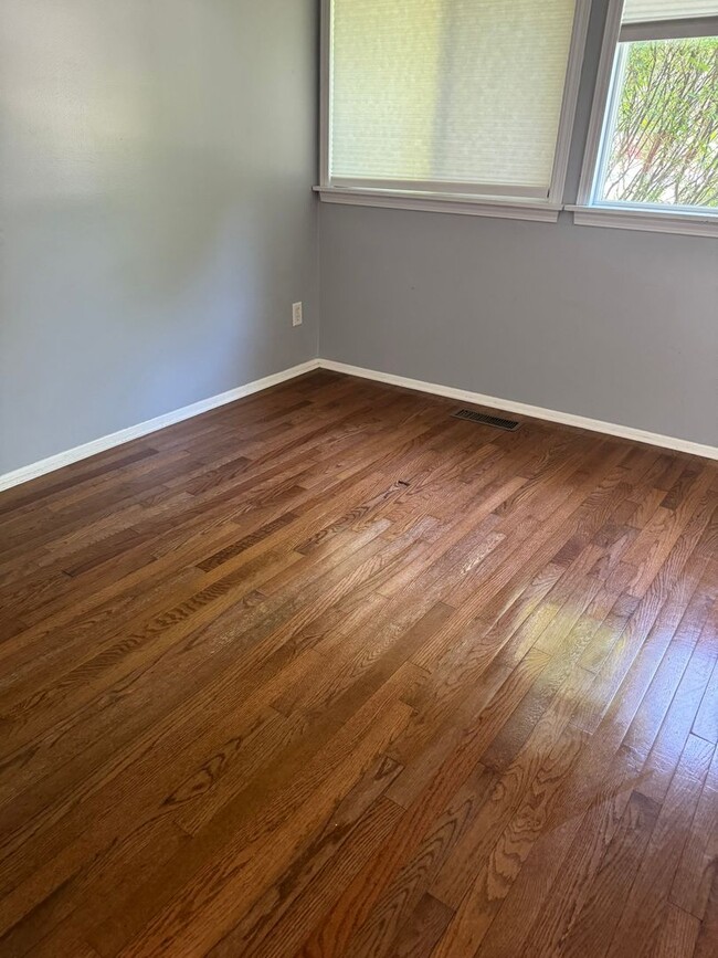 Building Photo - COMING SOON! 3 BEDROOM NORTHVILLE HOUSE FO...