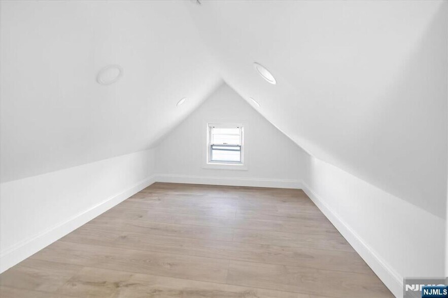 Building Photo - 46 Garden Pl