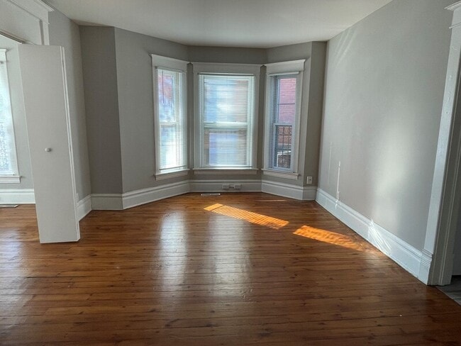 Building Photo - 210 S Throop St