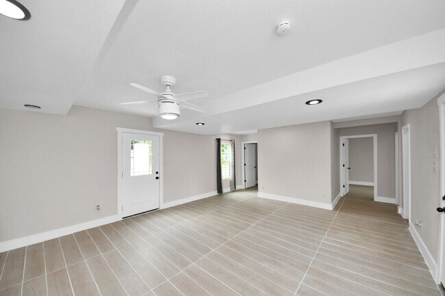 Building Photo - 5903 Belneath St