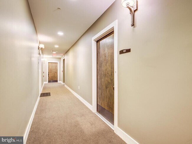 Building Photo - 1107 S Walter Reed Dr