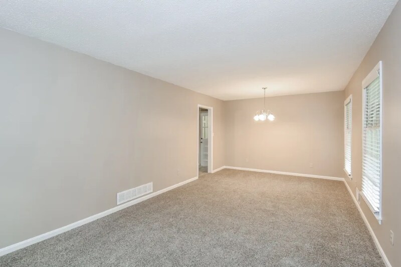 Building Photo - 2905 Piedmont Dr