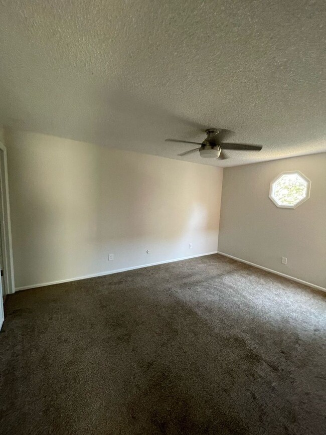 Building Photo - Spacious 3BD/ 2BA Apartment! Westminster, ...