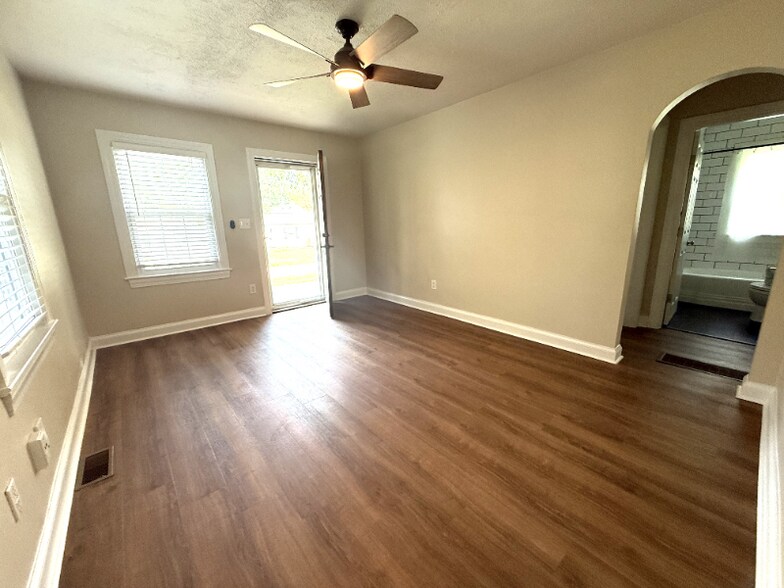 Building Photo - 11702 Kings Ln