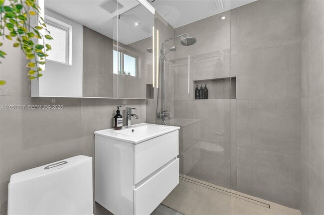 Building Photo - 1130 Venetian Way