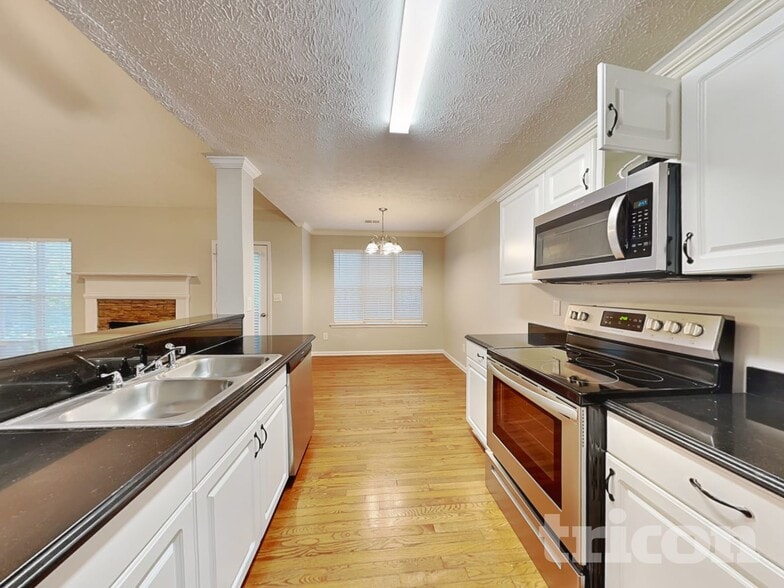 Building Photo - 313 Cascade Ct