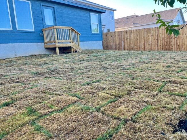 Building Photo - 10618 Nye Pass