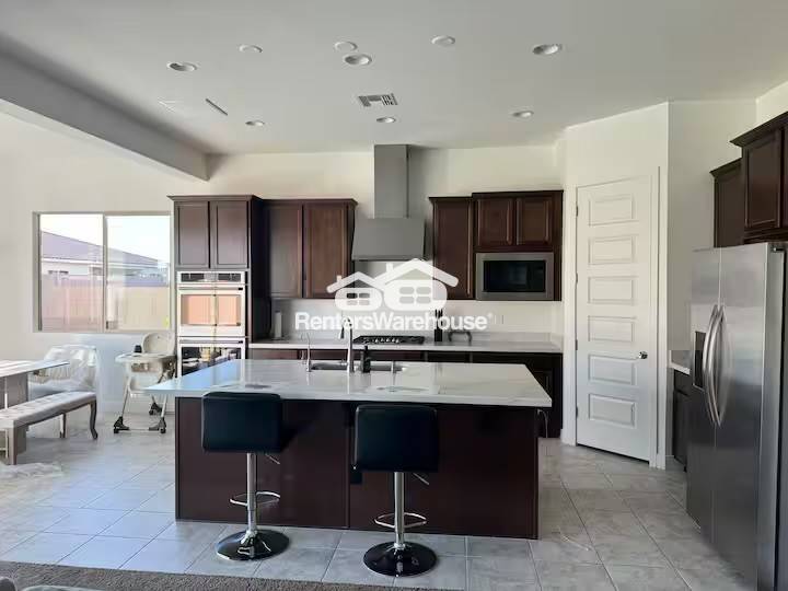 Building Photo - 8615 W Solano Dr