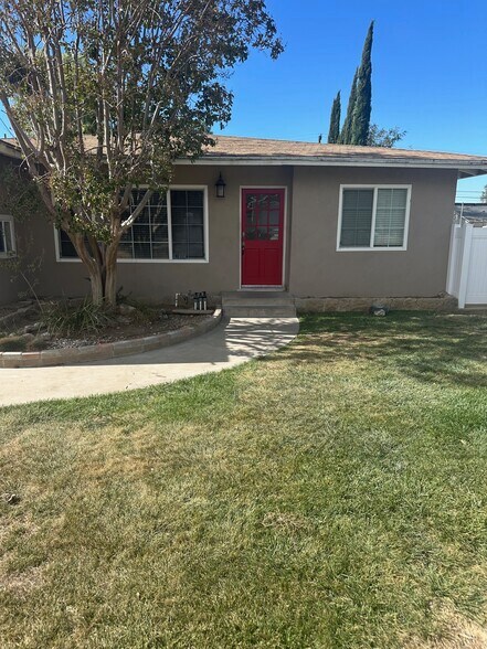 front entry - 1054 Brady Ln