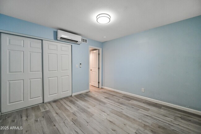 Building Photo - 3025 N 32nd St