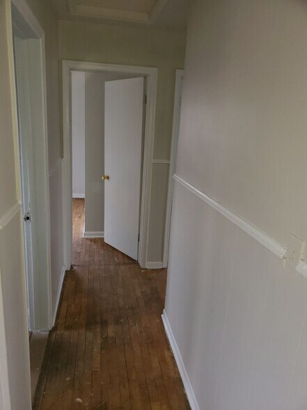 Building Photo - 4411 Greenlawn Dr