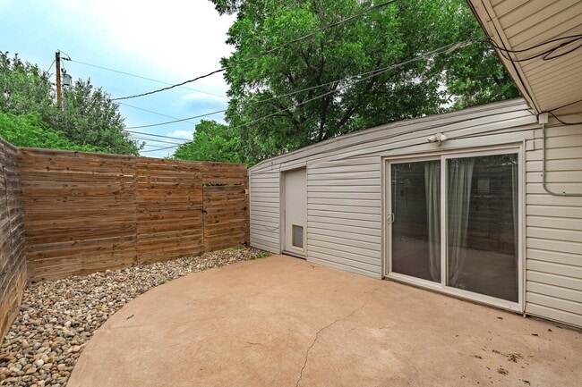 Building Photo - 3042 S 28th St