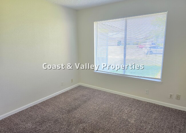 Building Photo - Salinas Home for RENT!!!