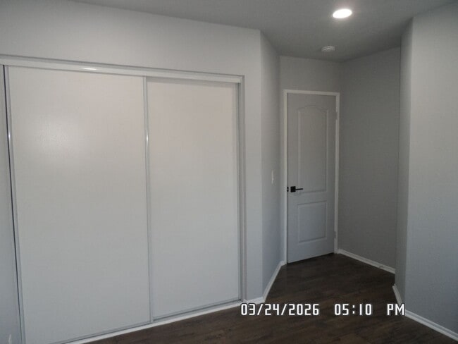 Building Photo - 3 Bedrooms, 2 Bathrooms, approx. 1112 sq. ft., 2 Car Garage, Solar Panels, Internet Included. Clo...