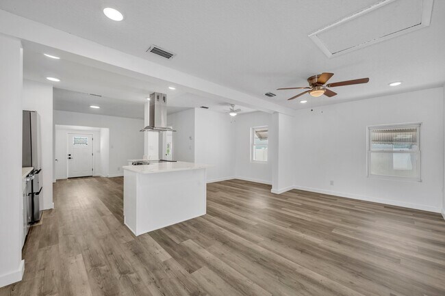 Building Photo - 713 Langston Ct