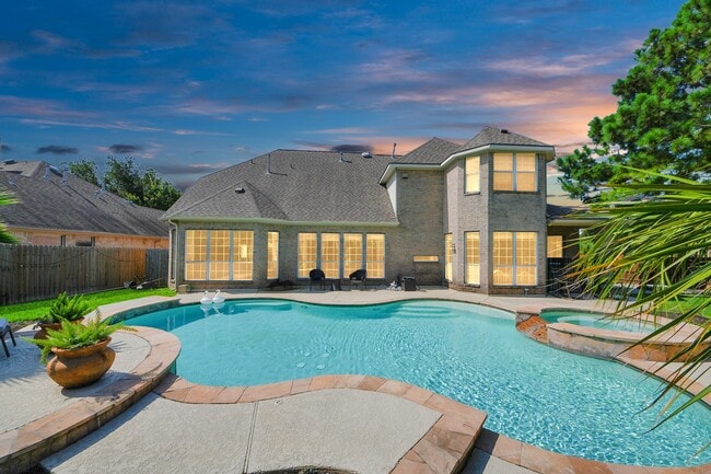 Building Photo - 17314 Pinecreek Hollow Ln