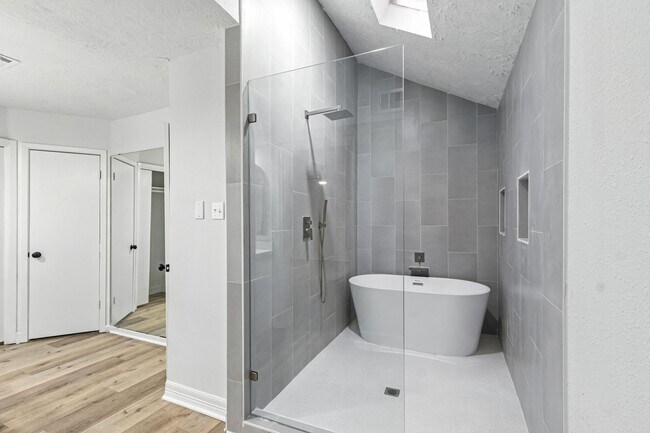 Building Photo - 606 Orangewood Dr