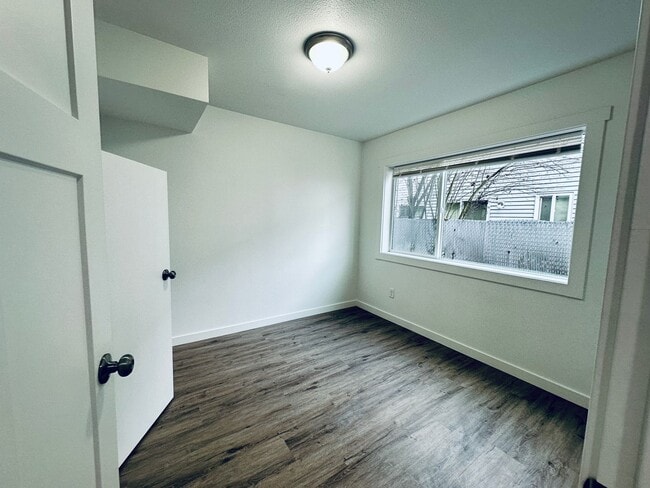 Building Photo - Spacious 3 BR / 3.5 BA Home in Prime Corvallis Location — $2,250