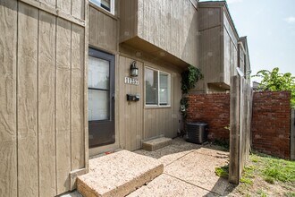 Building Photo - **Spacious 3-Bedroom Townhome with Partial...