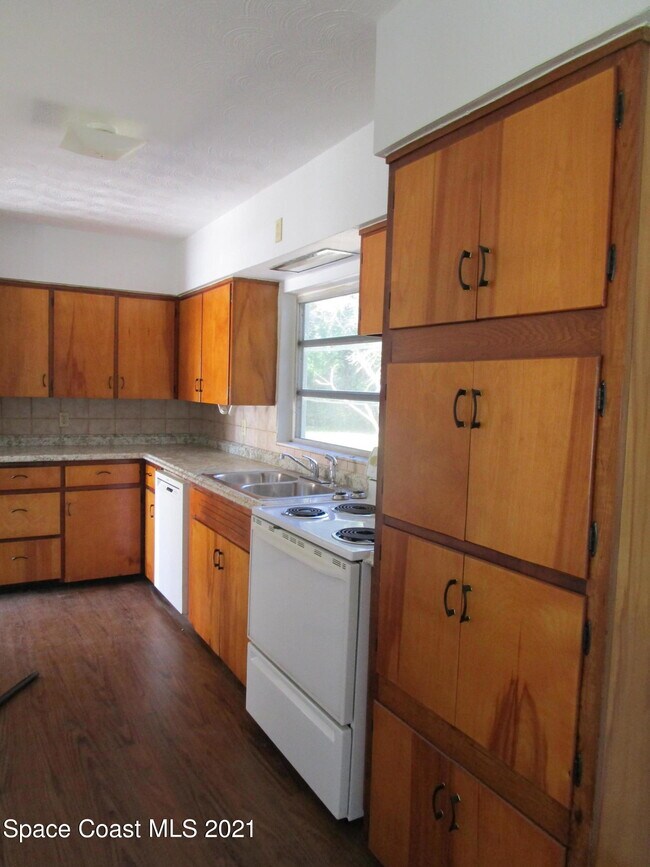 Building Photo - 434 Lenore Ave