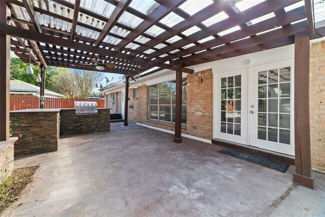 Building Photo - 22122 Woodrose Dr