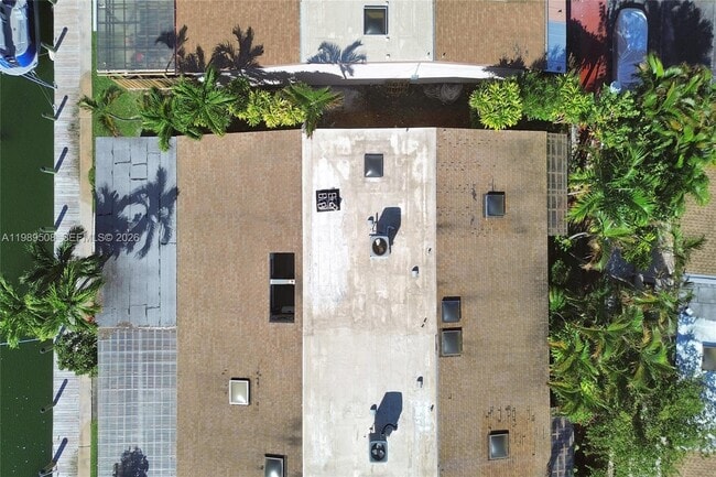 Building Photo - 2619 Parkview Dr S