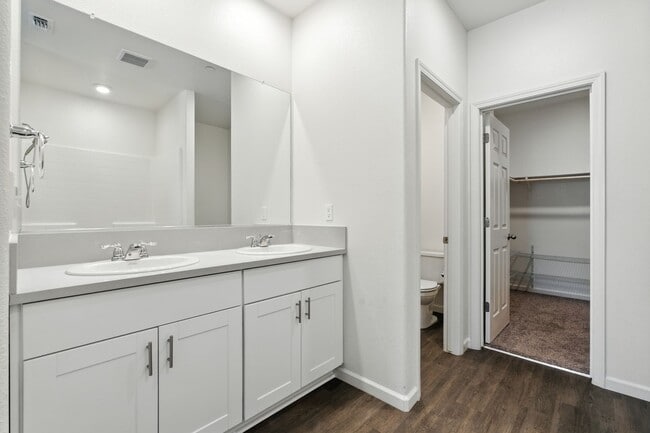 Building Photo - Modern, solar-ready, 3 bed / 2 bath House ...