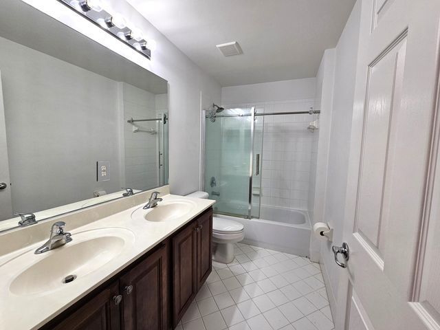 Building Photo - 7533 Topiary Ave