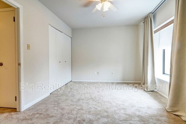 Building Photo - 704 Stonybrook Dr