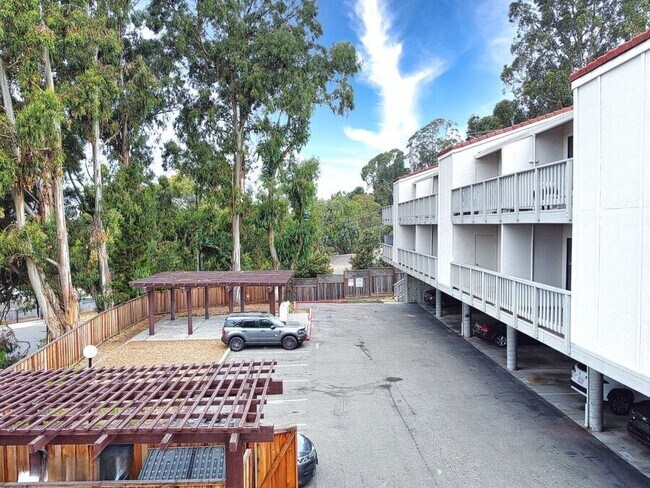 Building Photo - 920 Fletcher Ln