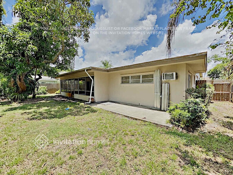 Building Photo - 2720 SW 15th Ct