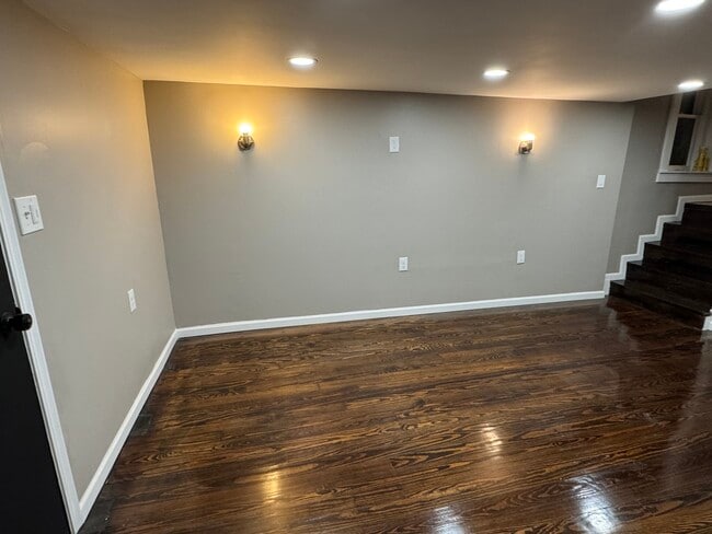 Building Photo - 6840 S Champlain Ave