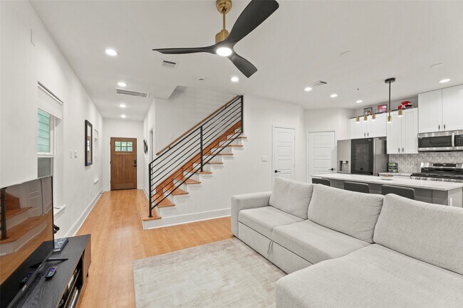 Building Photo - 3634 Dreyfus St