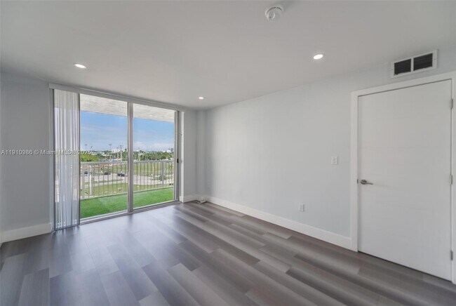 Building Photo - 1800 NW 24th Ave