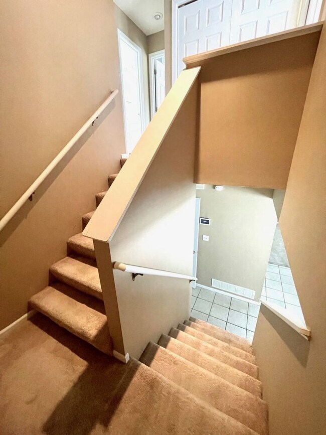 Building Photo - Spacious 3 Bedroom Home in South Columbia