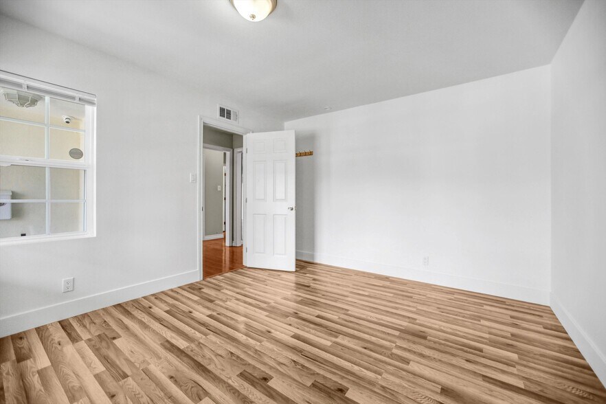Building Photo - 17220 Elkwood St