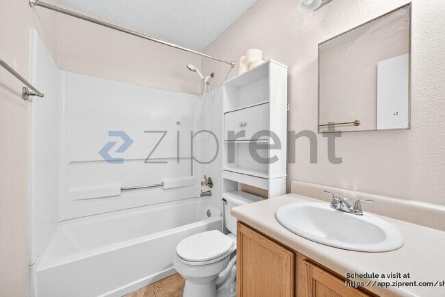 Building Photo - 5515 Champions Hill Dr