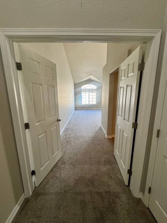 Building Photo - Updated Townhome in North Colorado Springs