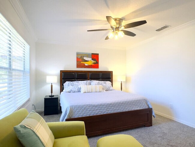 Building Photo - 1042 Calabria Ave