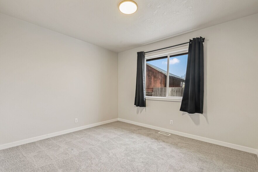 Building Photo - 11035 W Halstead Ct