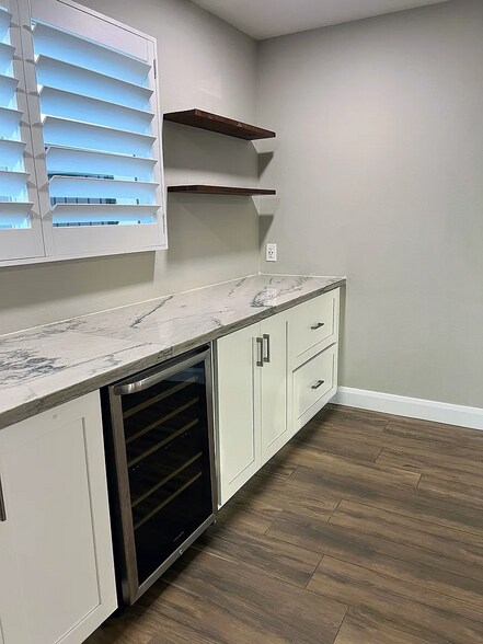 Building Photo - 2508 E Loyola Dr