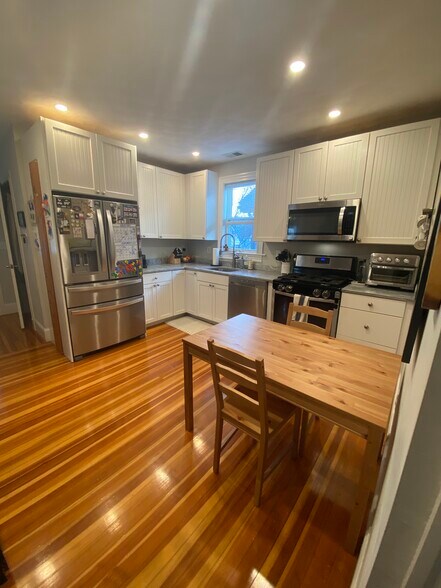 Building Photo - 305 Highland Ave