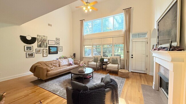 Building Photo - 10138 Gillespie Oak Dr
