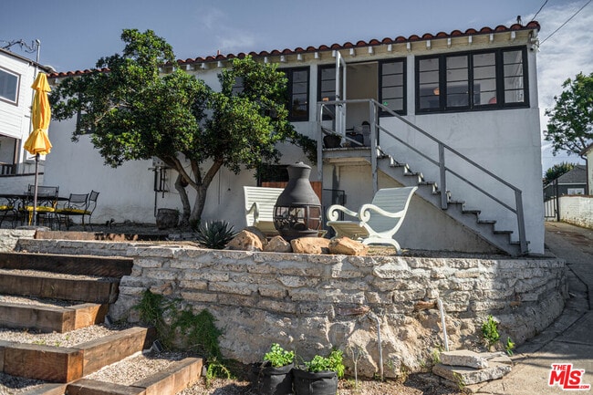 Building Photo - 6101 S Mansfield Ave