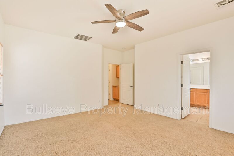 Building Photo - 11547 E Sylvan Ave