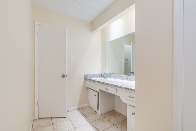Building Photo - 22818 Canyon Lake Dr