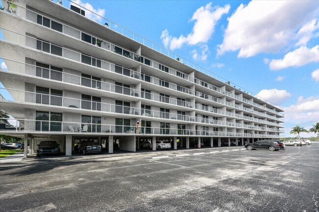 Building Photo - 2560 S Ocean Blvd